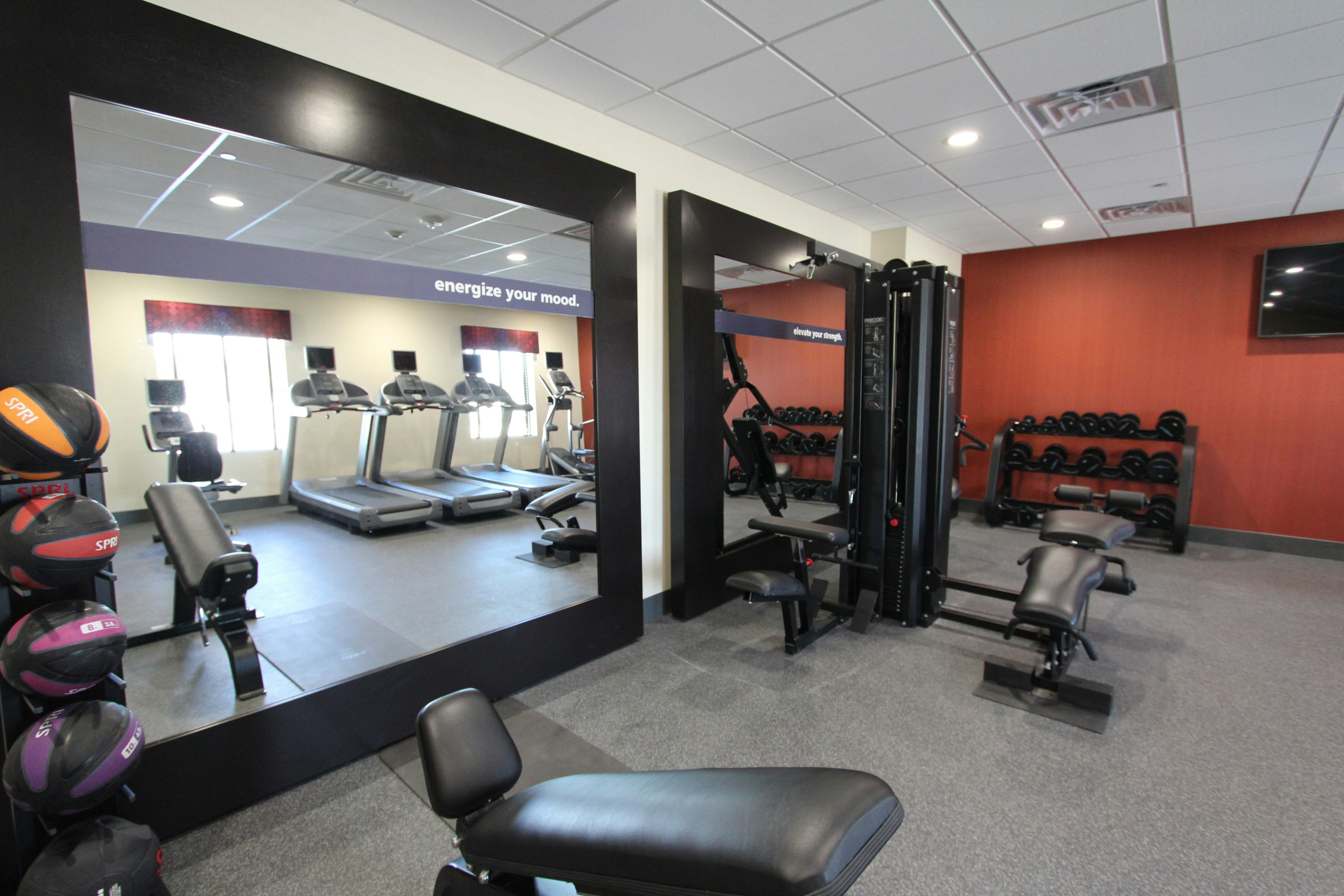 Hampton Inn Suites Dallas Market Center 38/75