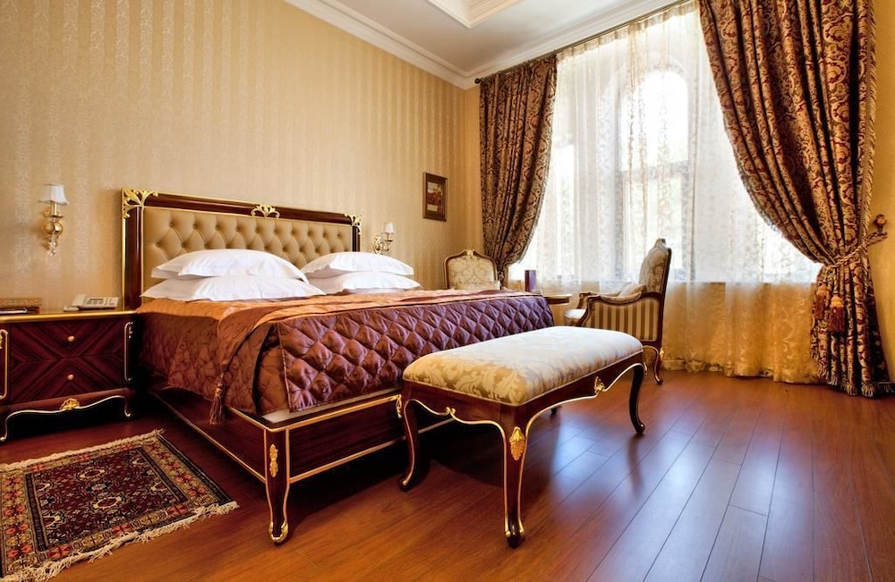 Shah Palace Hotel 24/77