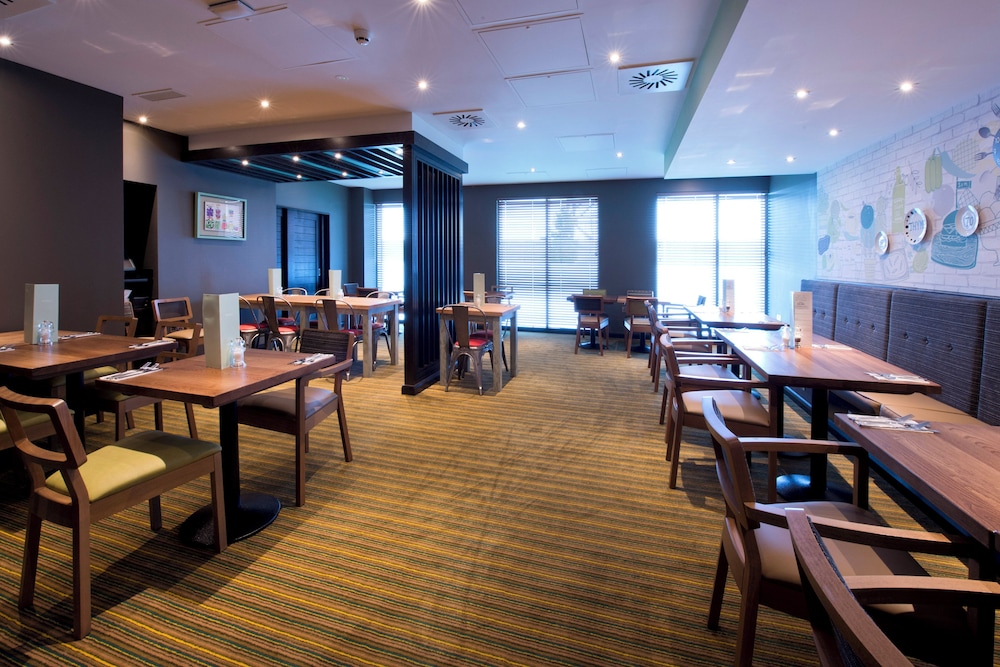 Premier Inn London Heathrow Airport Terminal 4 48/65