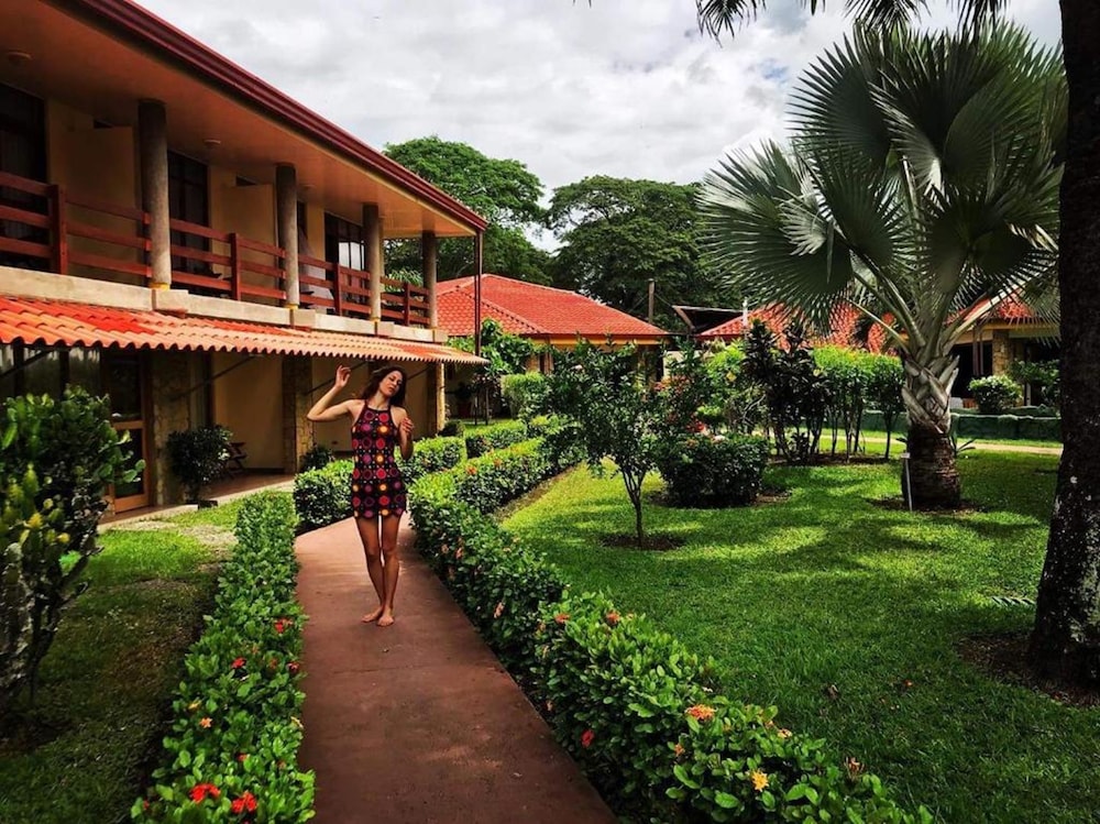 Amapola Resort 48/56