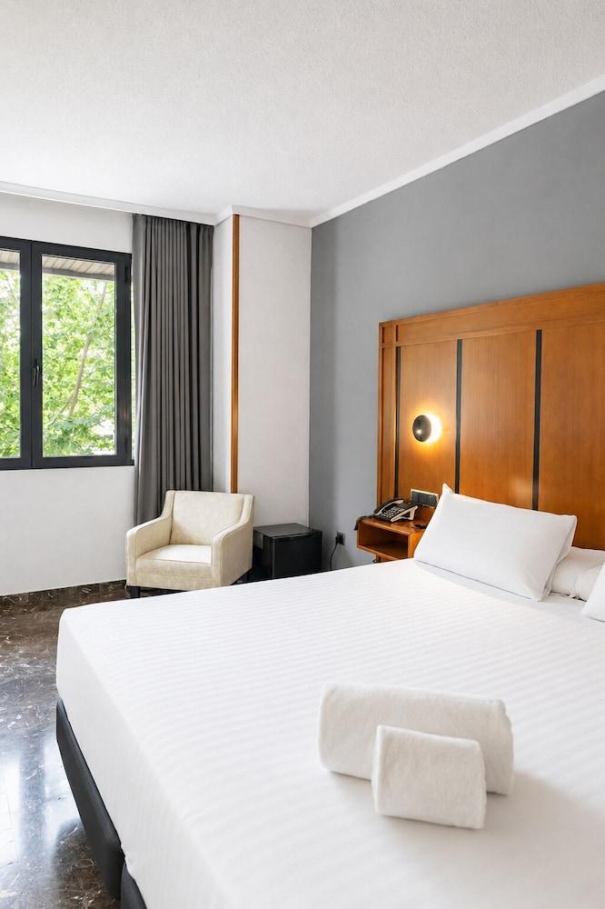غرفة مفردة بسرير كينج، Hotel Condestable Iranzo 2/4