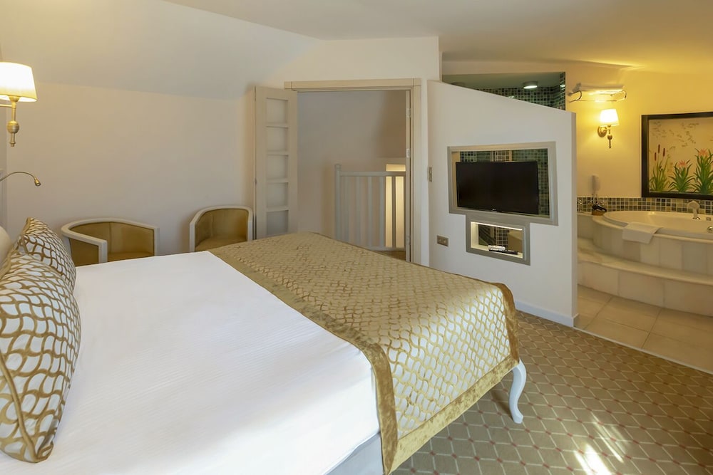 Starlight Resort Hotel 28/82