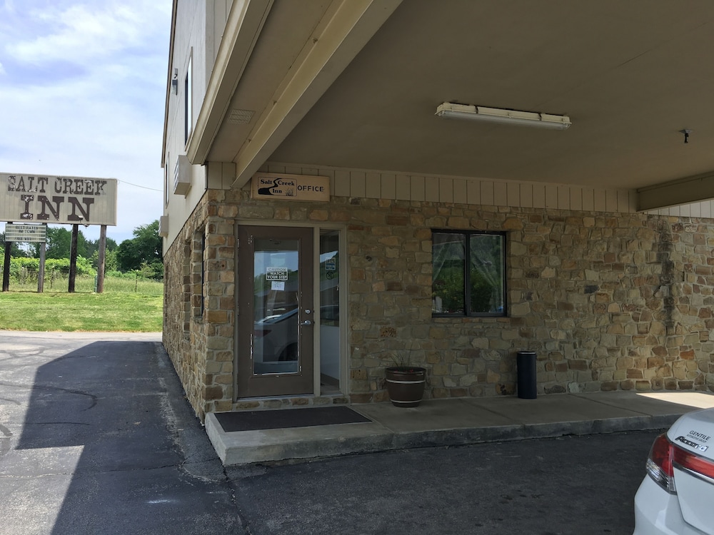 Salt Creek Inn 27/36