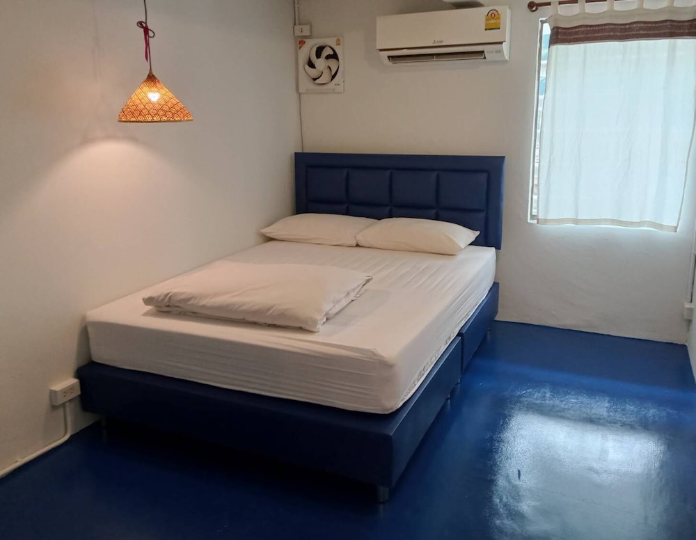 PREMIUM, DOUBLE BED, SHARED BATHROOM