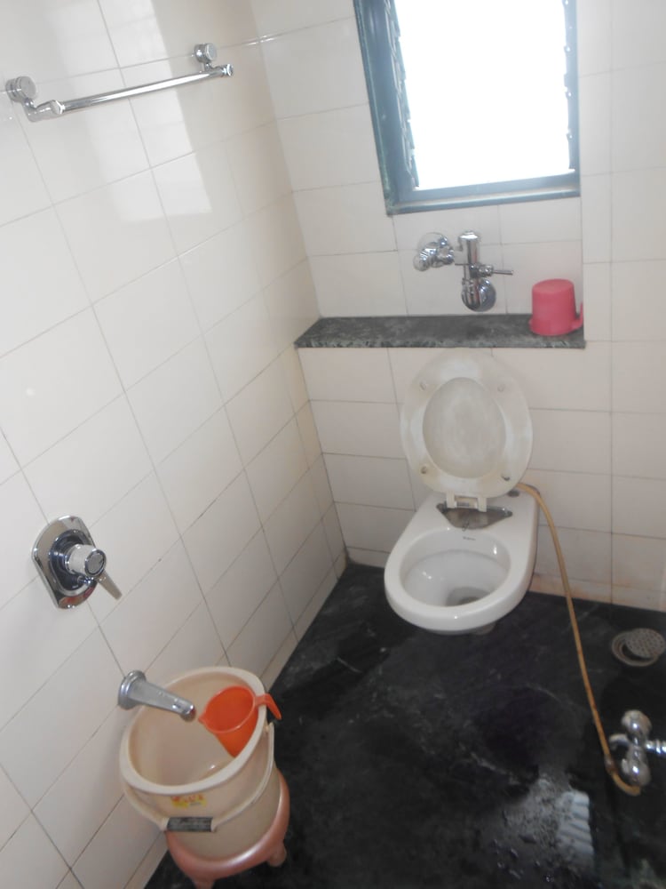 Hotel Pooja International 37/38