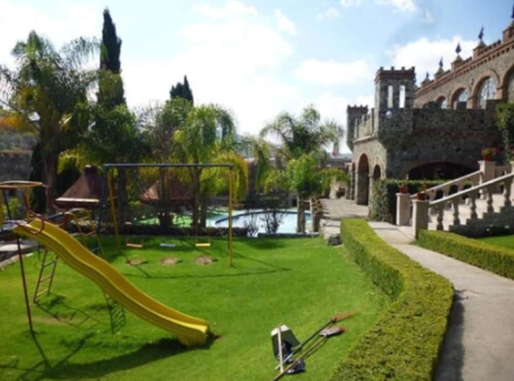 Hotel Castillo Santa Cecilia 35/70
