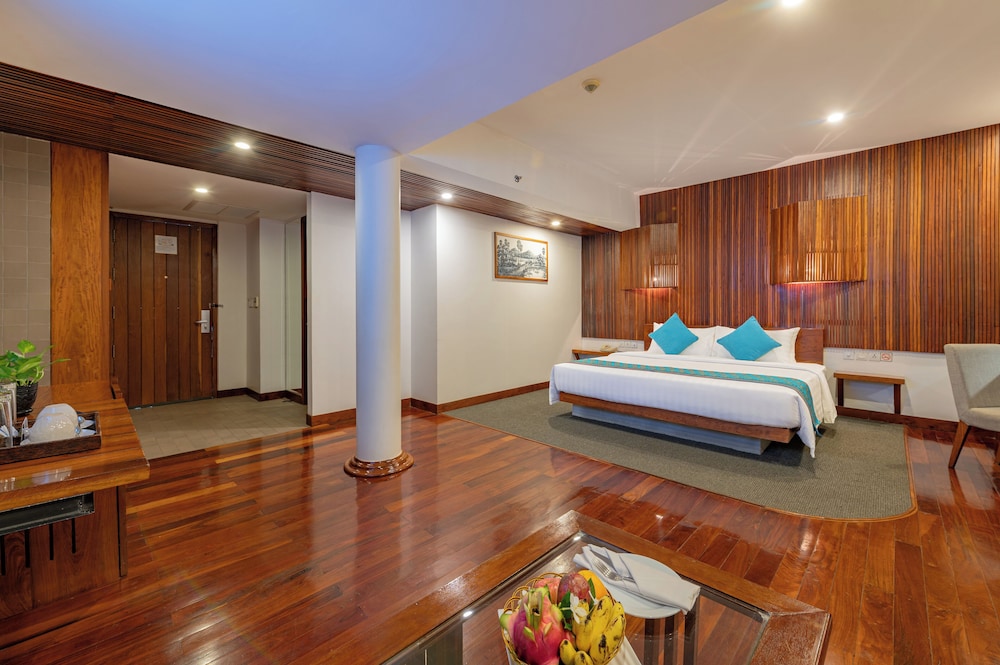 جناح تنفيذي بسرير كينج بإطلالة على المسبح مع أريكة، Hotel Somadevi Boutique 5/10