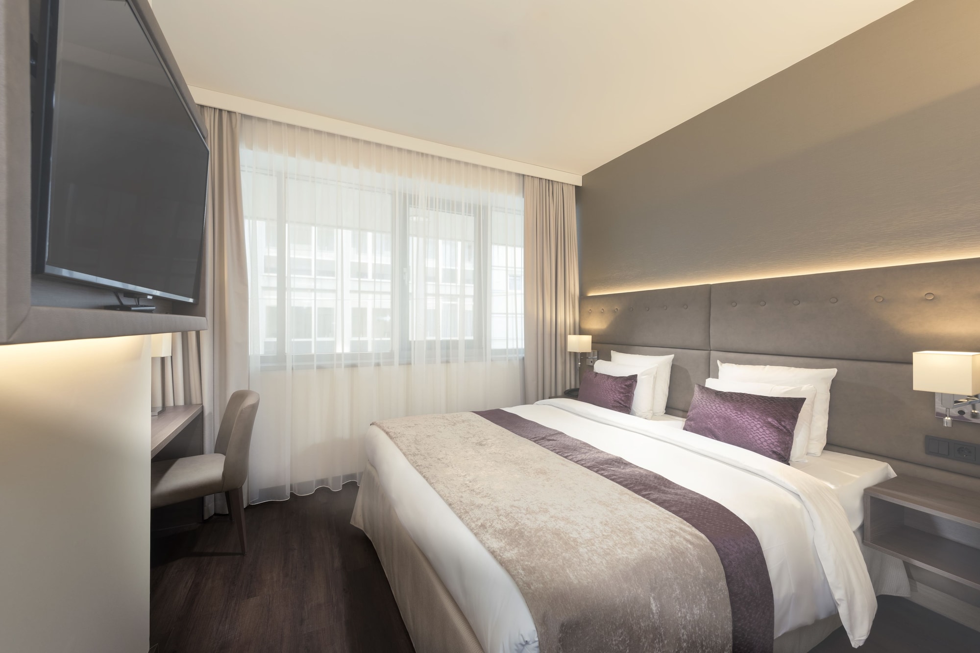 BUSINESS, SUITE, KING BED, SOFA