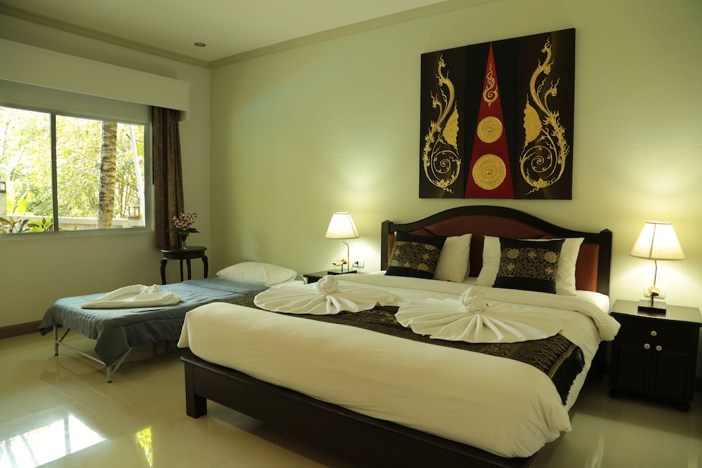 Naka Resort 4/50