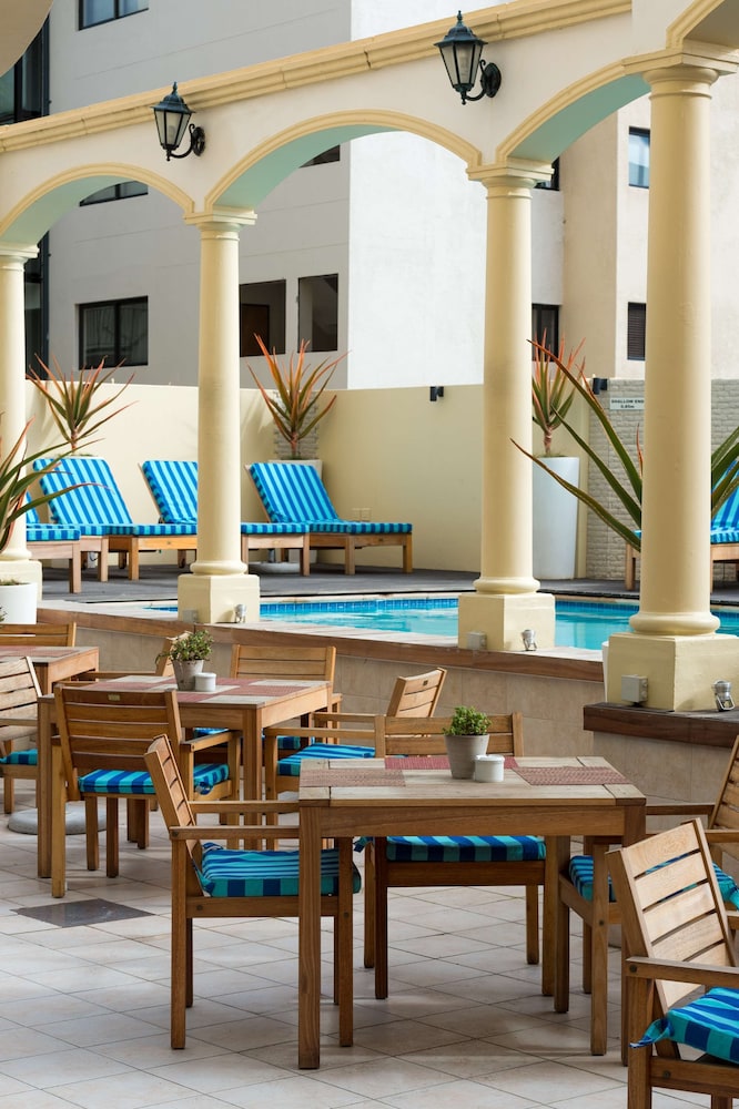 RADISSON BLU LE VENDOME-CAPE TOWN 23/33