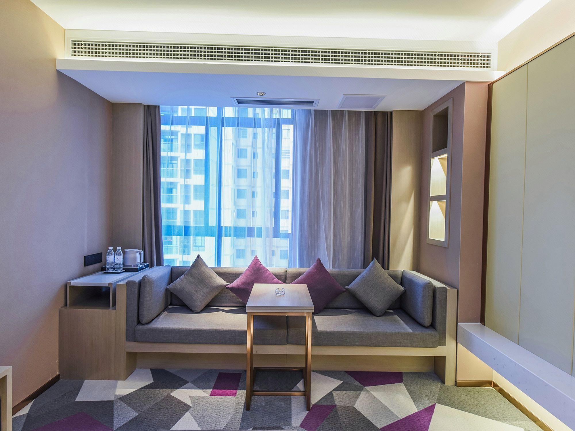 Lifeng Hotel (Chongqing Bishan Light Rail Station Store) 21/31