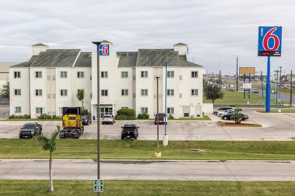 Motel6 Pharr, TX 52/55