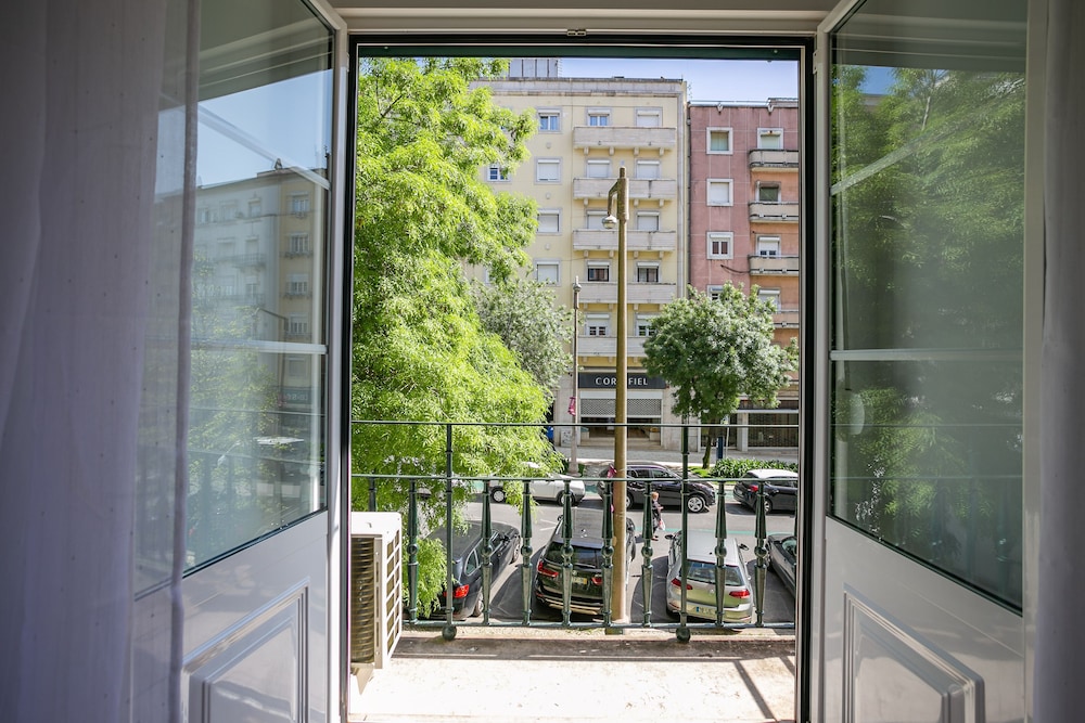 Home Out Rooms and Apartments 21/50