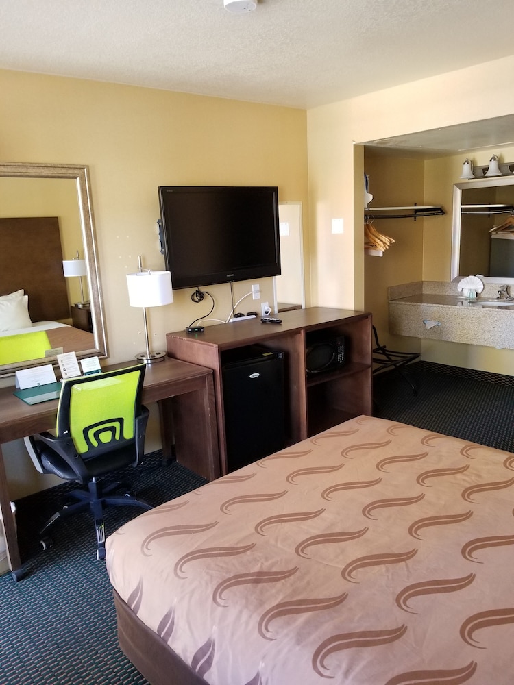 Econo Lodge Flagstaff East I-40 27/53