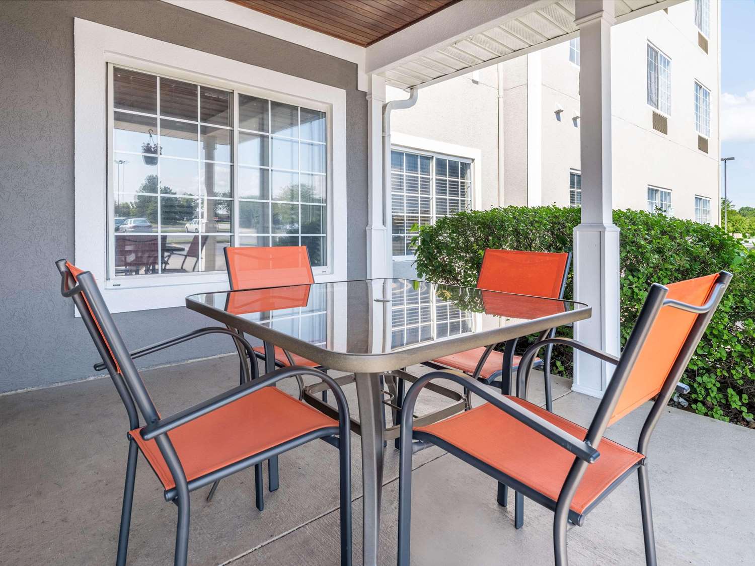 Country Inn & Suites by Radisson Maumee - Toledo 11/13