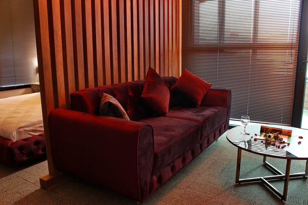 Mardiva Resort Hotel 19/25