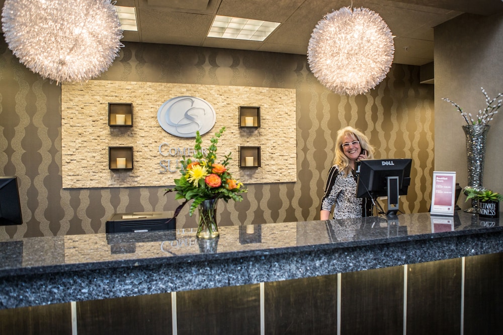 Comfort Suites Kelowna, BC 9/52