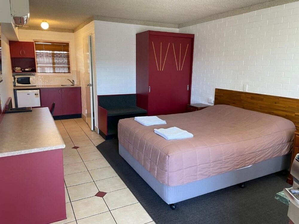 Homestead Motel 37/59
