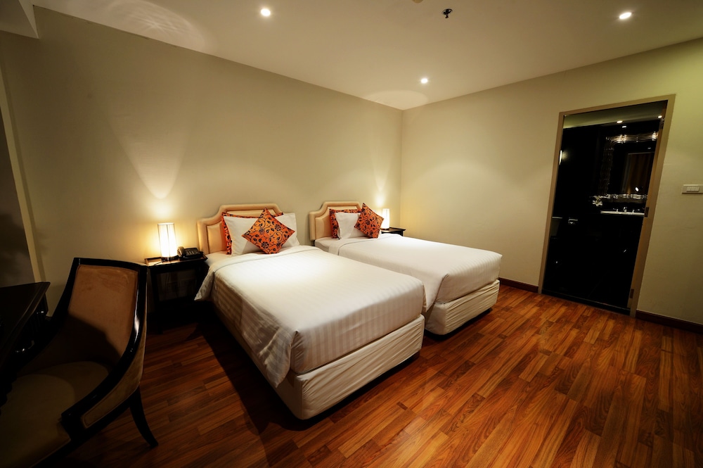 The Bless Hotel And Residence 18/80