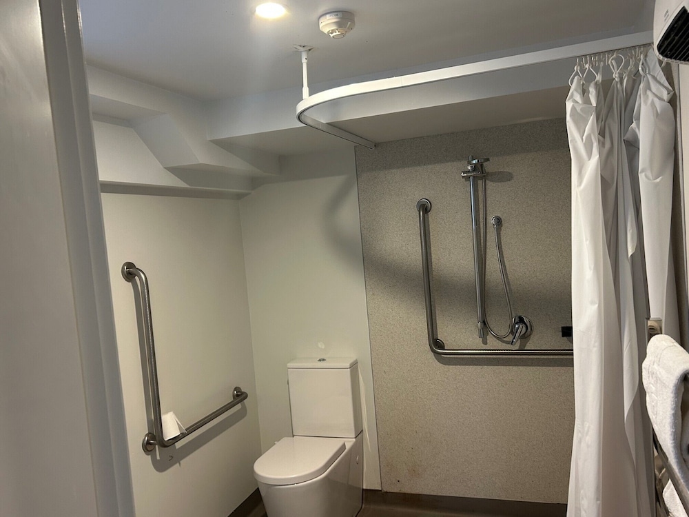 Lakefront Apartments and Lodges 45/49
