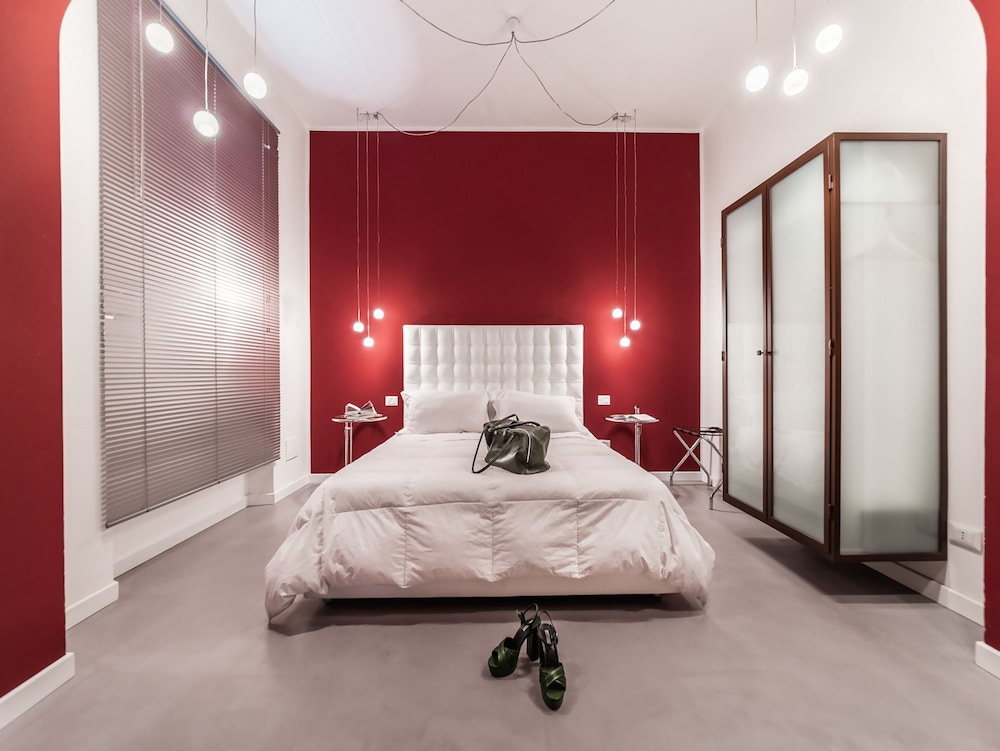 DELUXE, QUEEN BED