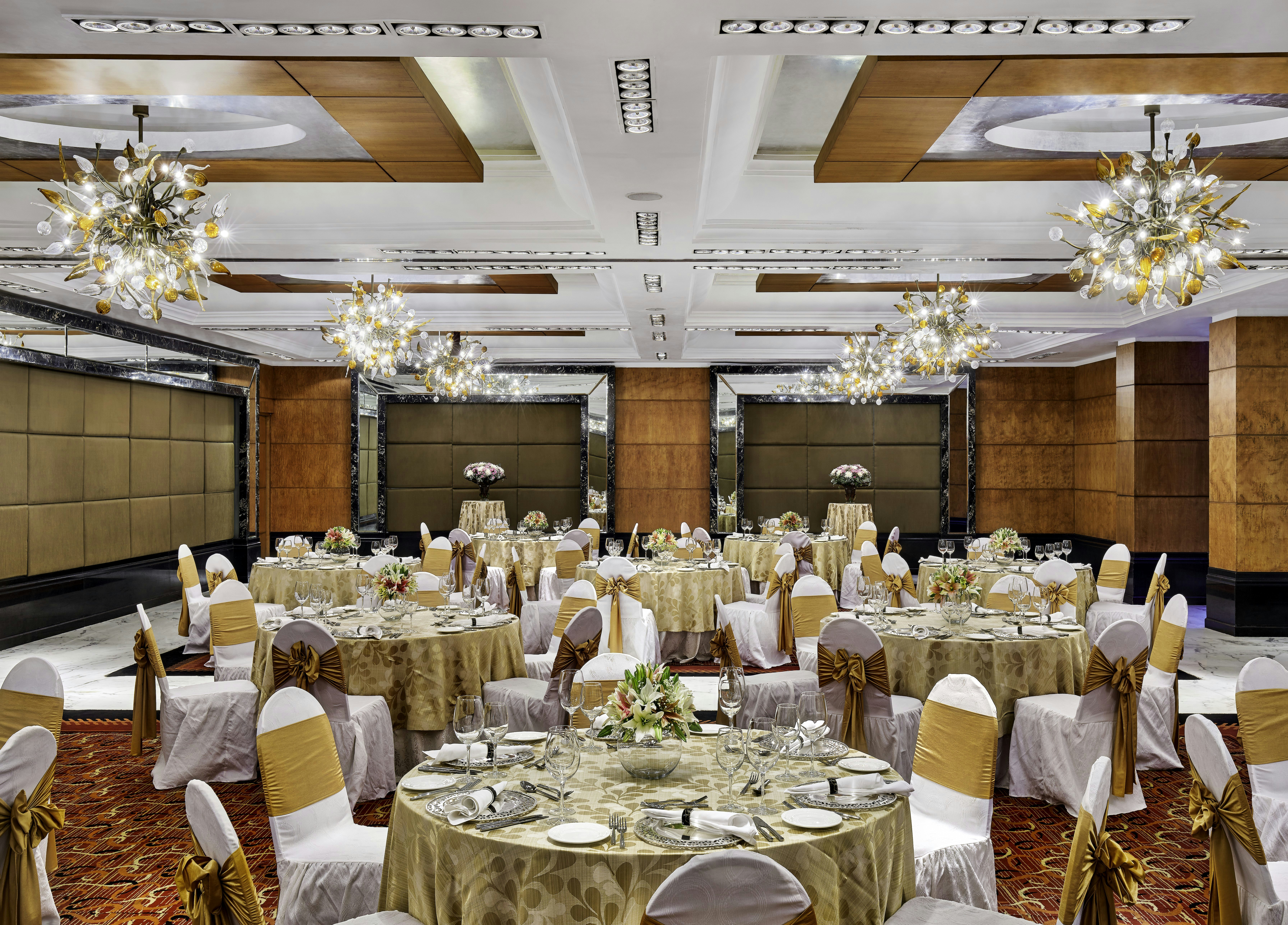 TAJ CLUB HOUSE 40/50