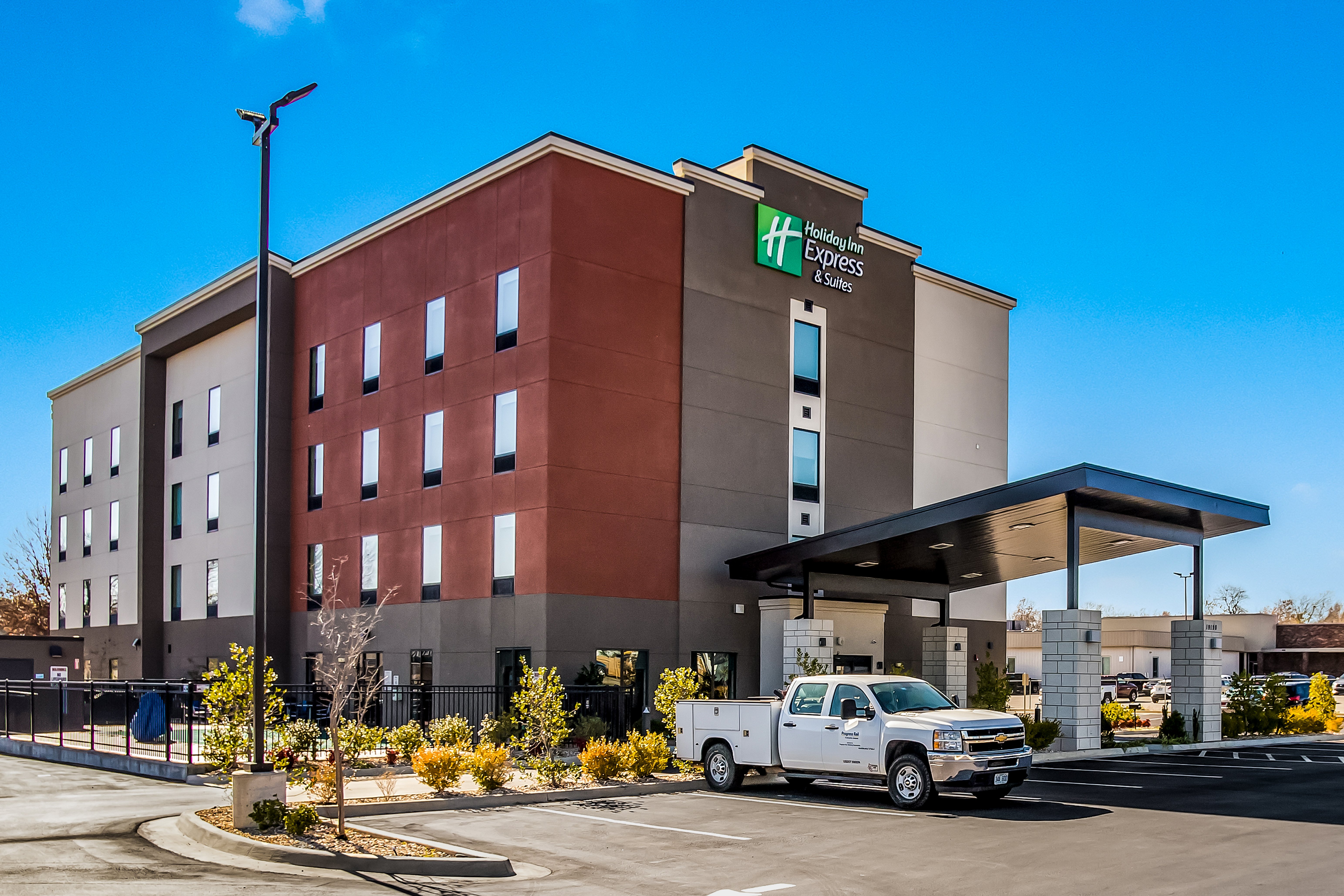 Holiday Inn Express Suites East Tulsa Catoosa 24/27