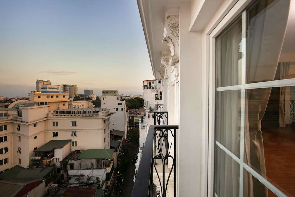 Sunline Hotel 3/50