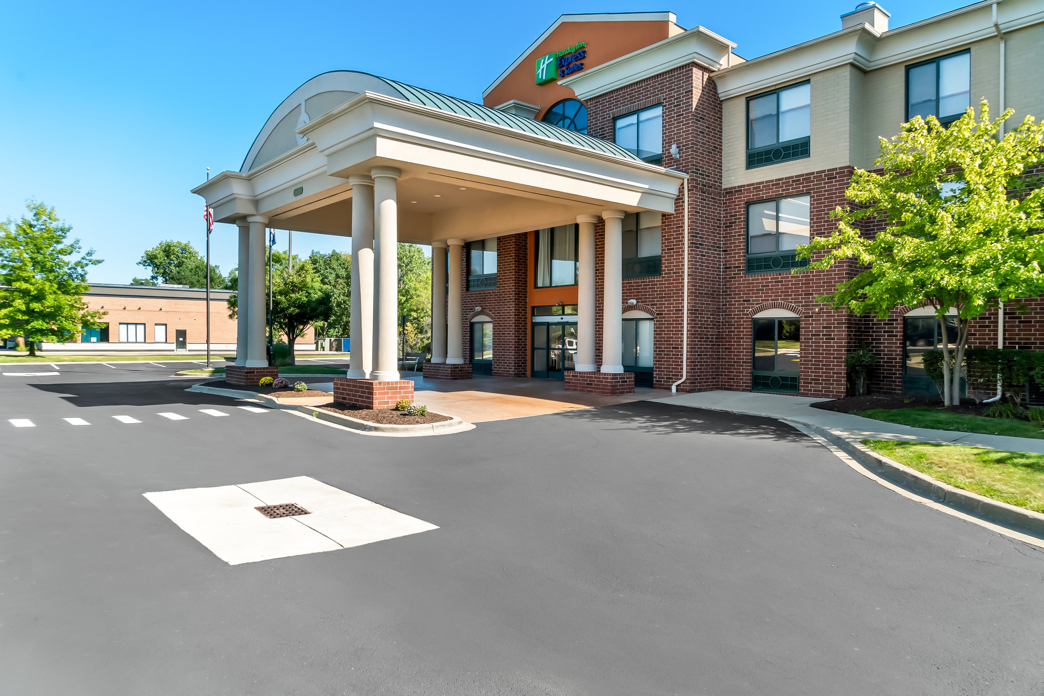 Holiday Inn Express Hotel & Suites Detroit-Novi 67/69
