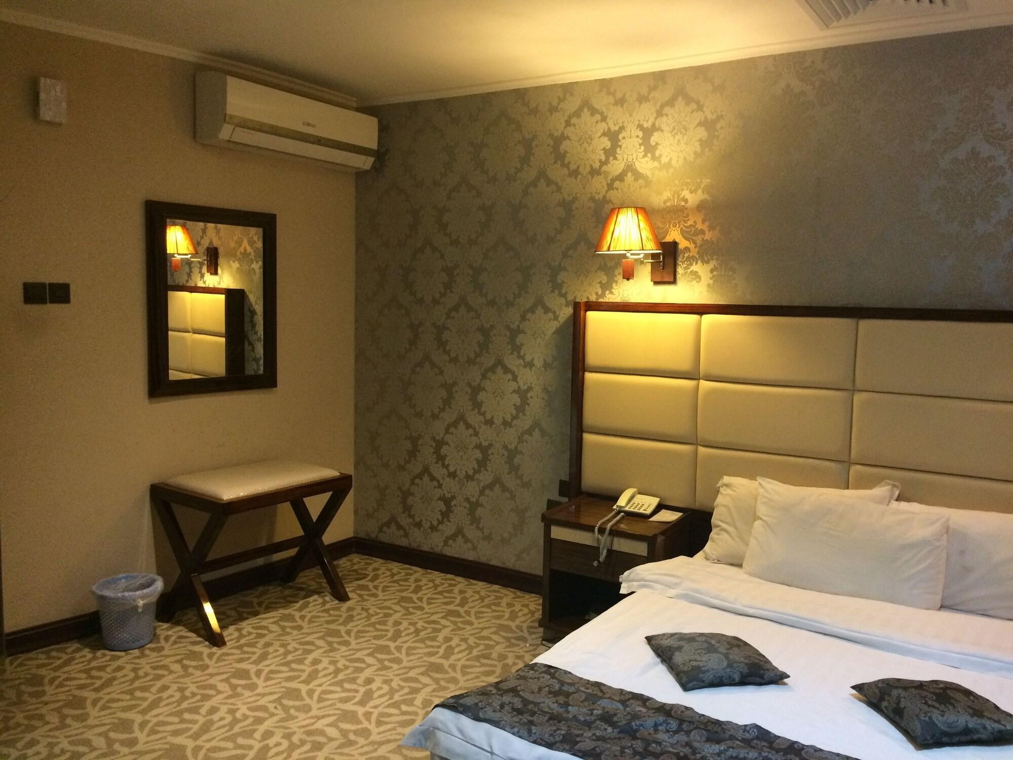 Imperial Suites Hotel 16/32