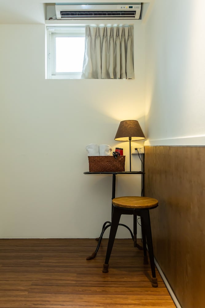 Mr Lobsters Secret Den Design Hostel 54/63