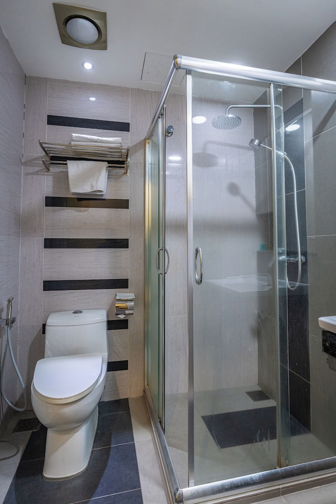 Indra Hotel 53/58