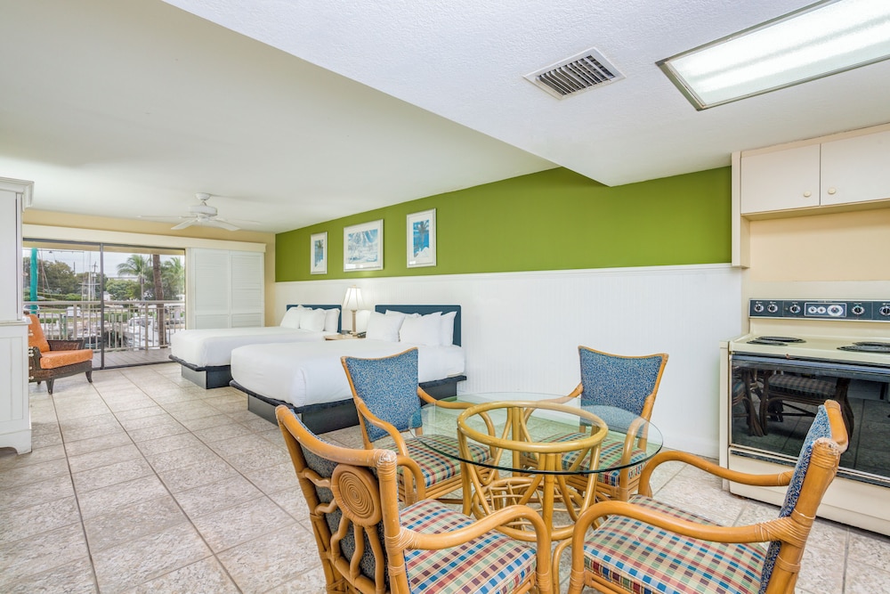 Marina Del Mar resort and Marina 40/59