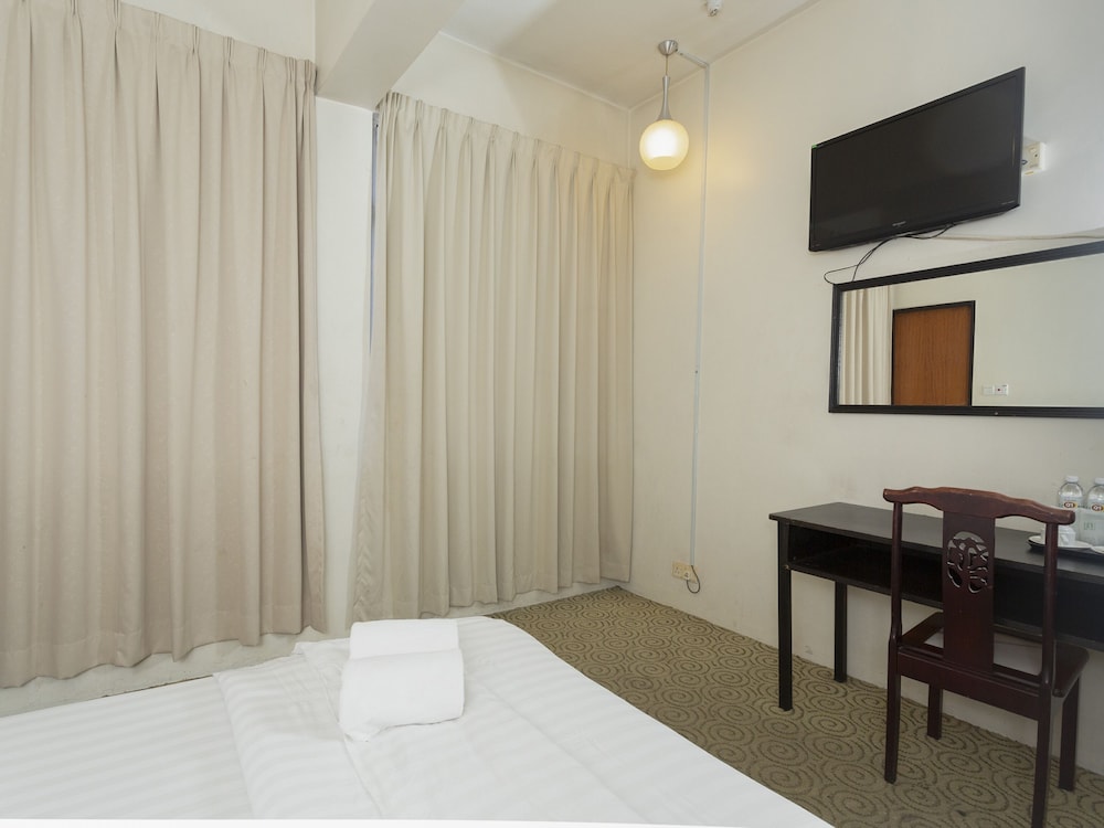 OYO 89619 De Choice Hotel 18/23