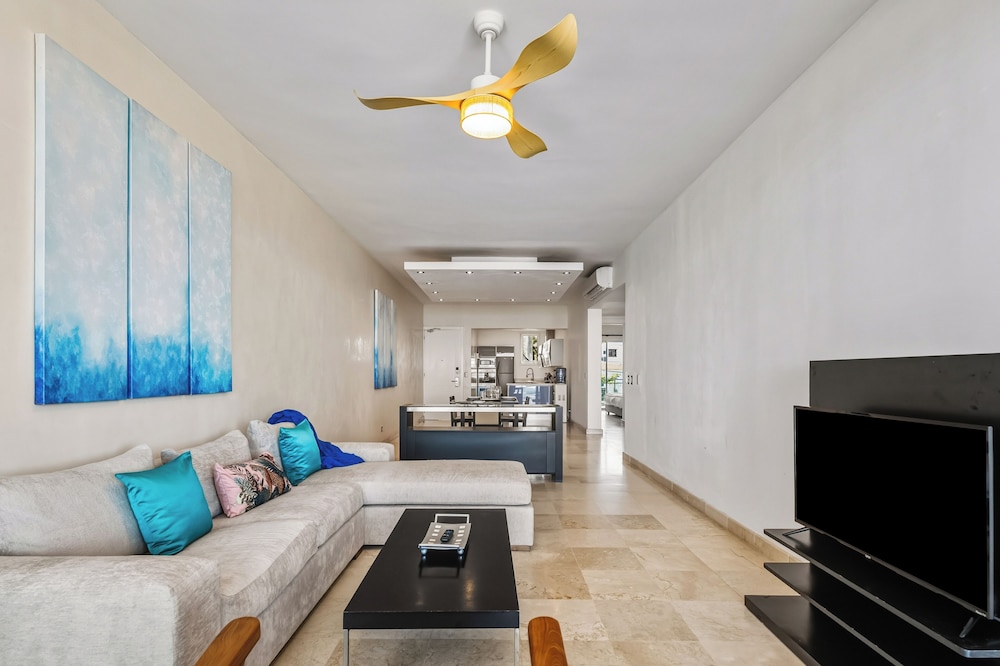 WATERMARK LUXURY OCEANFRONT ALL SUITE HOTEL 42/56