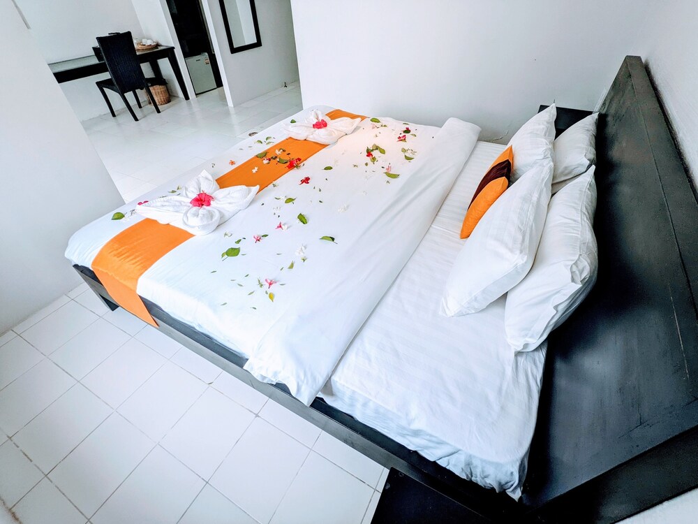 Mary Beach Hotel and Resort 25/50