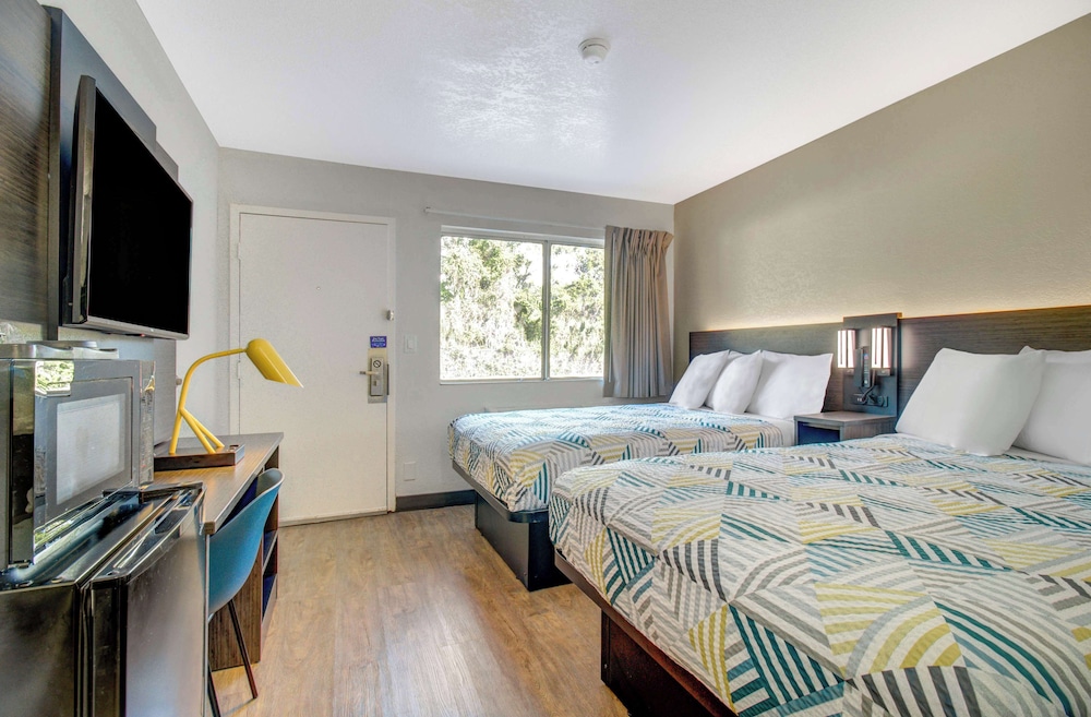 2 Full Beds Non-Smoking