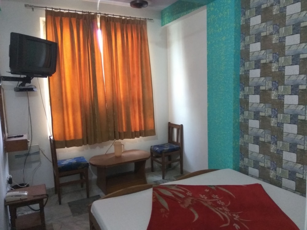 Hotel Ganga Kripa 36/37