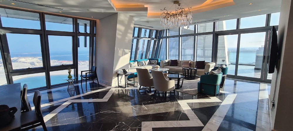Waterfront Hotel Apartment 33/54