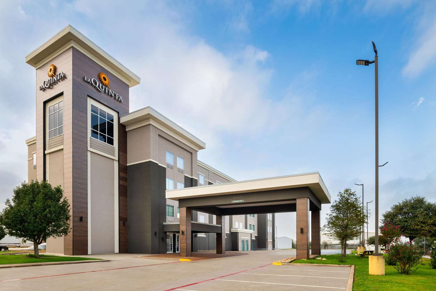 La Quinta Inn & Suites by Wyndham Denton - University Drive 37/41