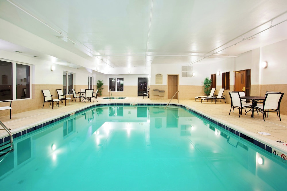 Holiday Inn Express Hotel And Suites Mattoon 32/48