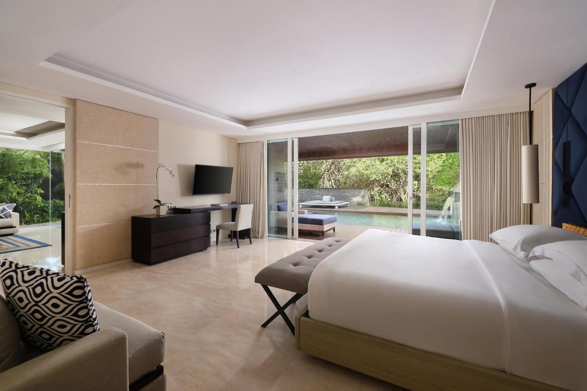 Pool Residence, King and Twin Beds