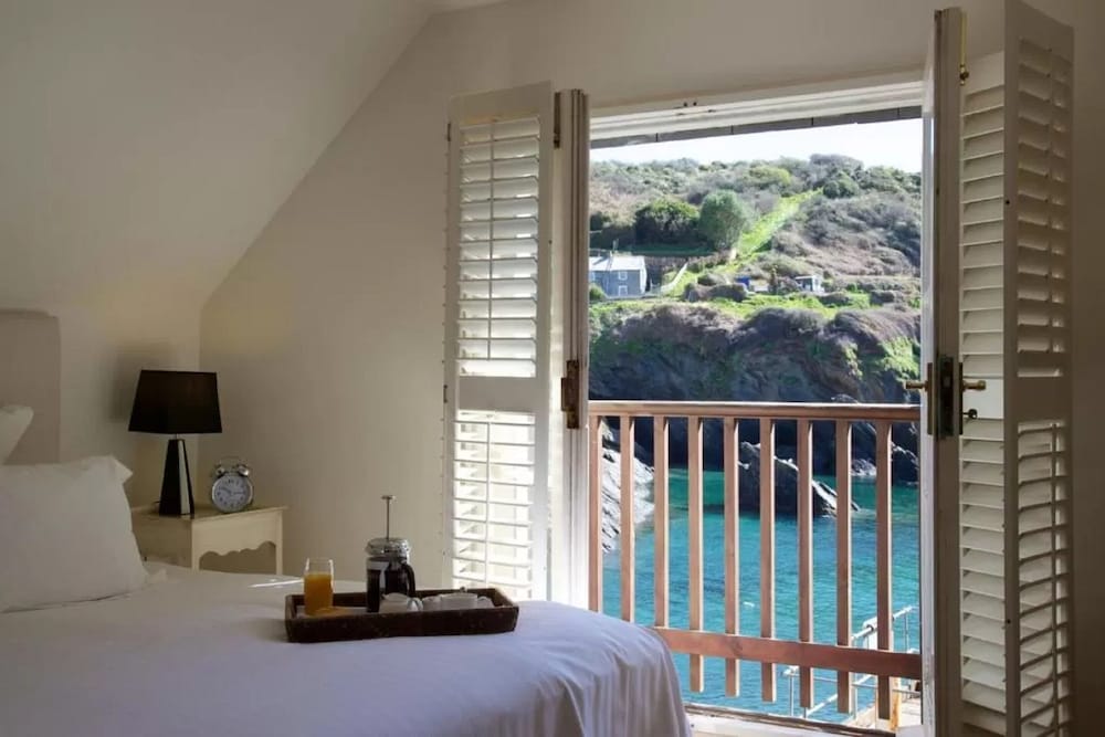 The Lugger Hotel 26/70