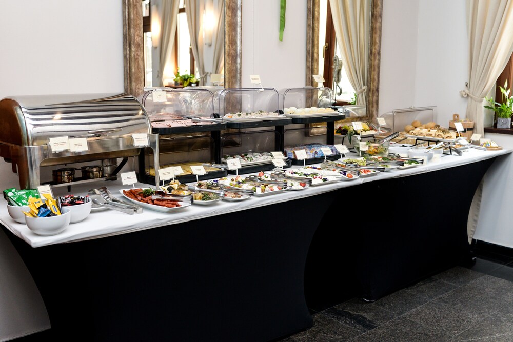 restaurant cafeteria