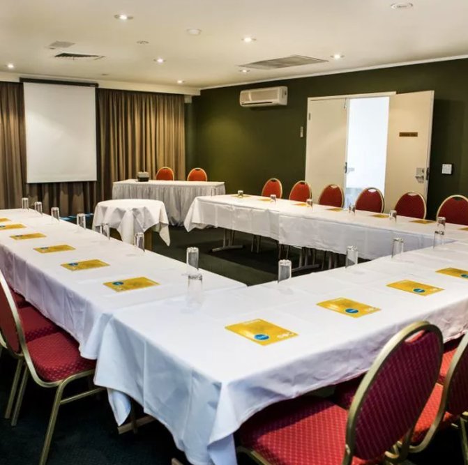 Sandown Regency 29/35