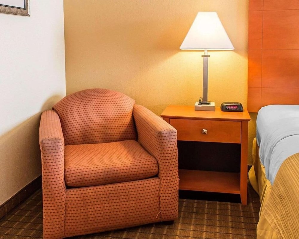 Wilkes Barre Inn And Suites 25/50