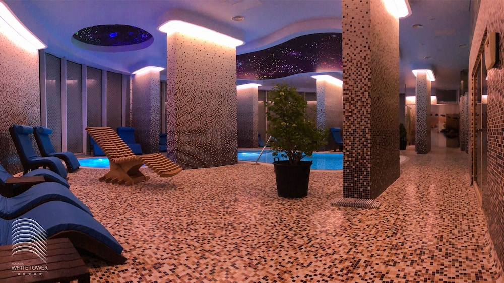 White Tower Mamaia 10/32