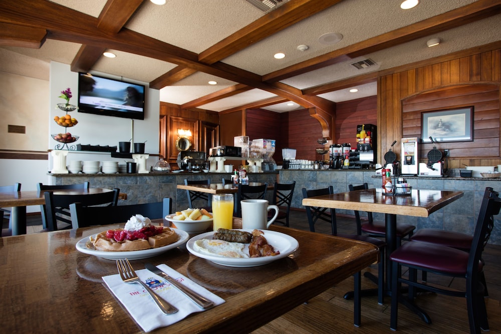 Clover Island Inn 41/54