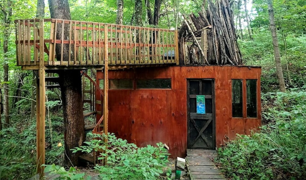 Lost River Hostel 2/50