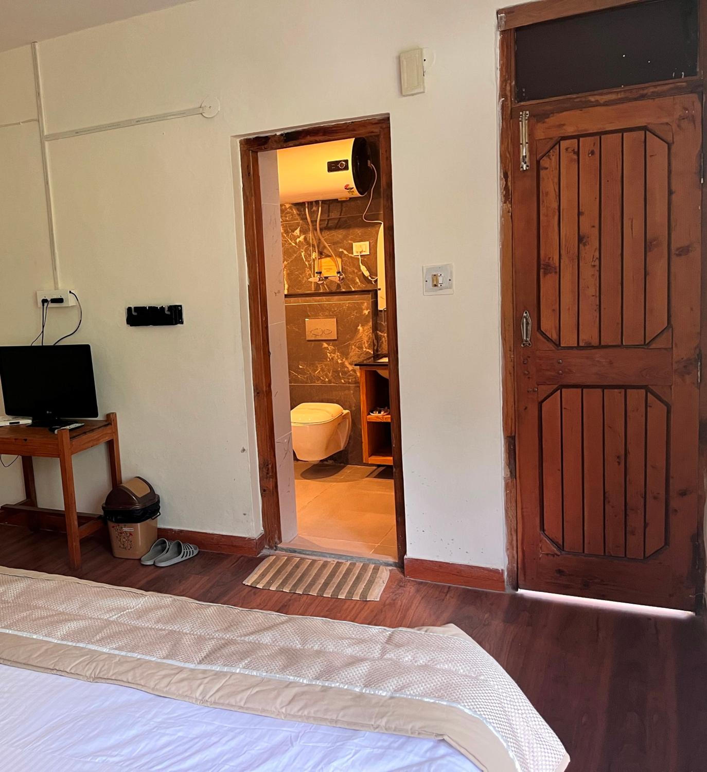 TOURIST HOTEL 12/55